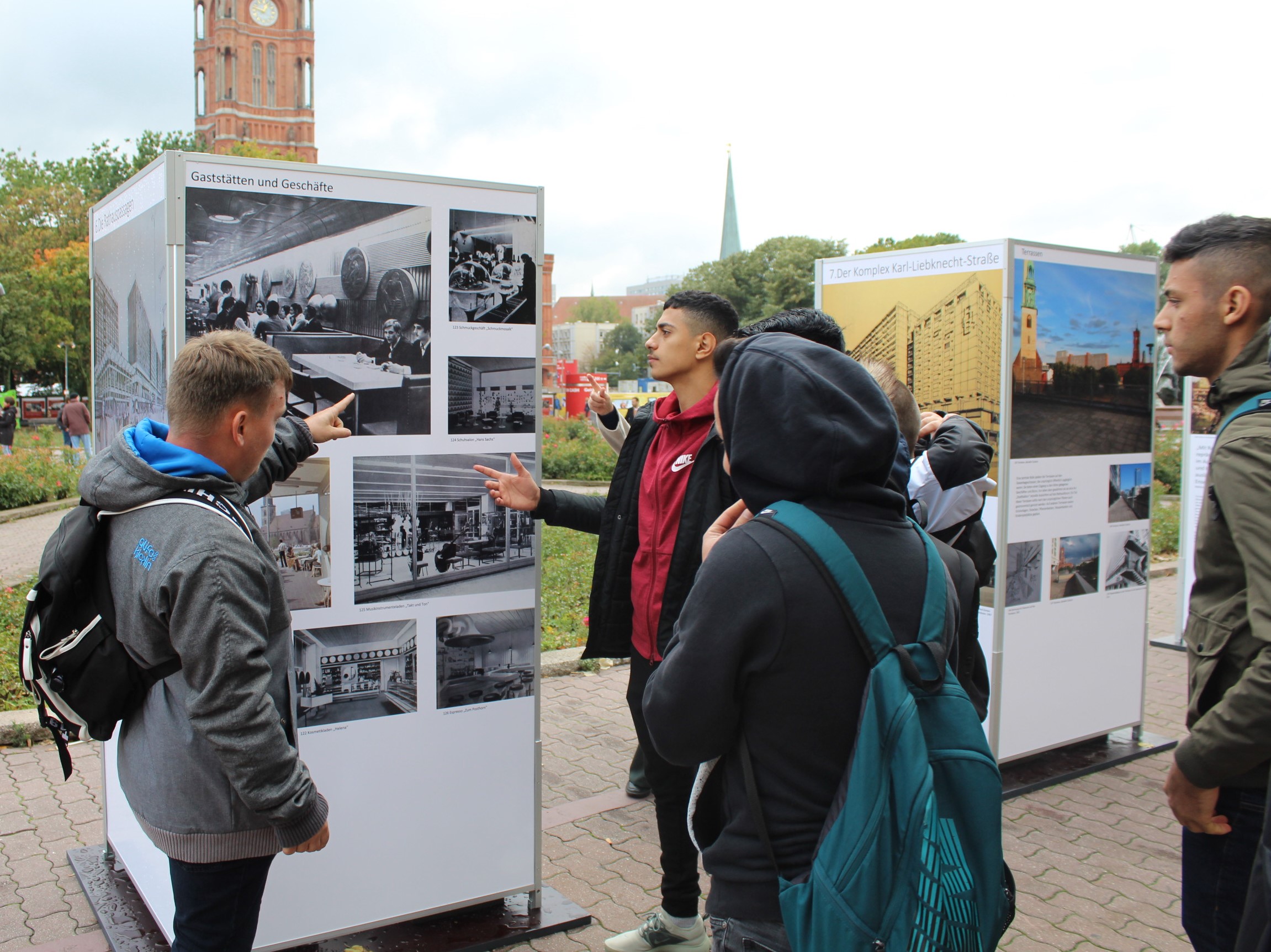 Gruppe auf Projektfahrt nach Berlin